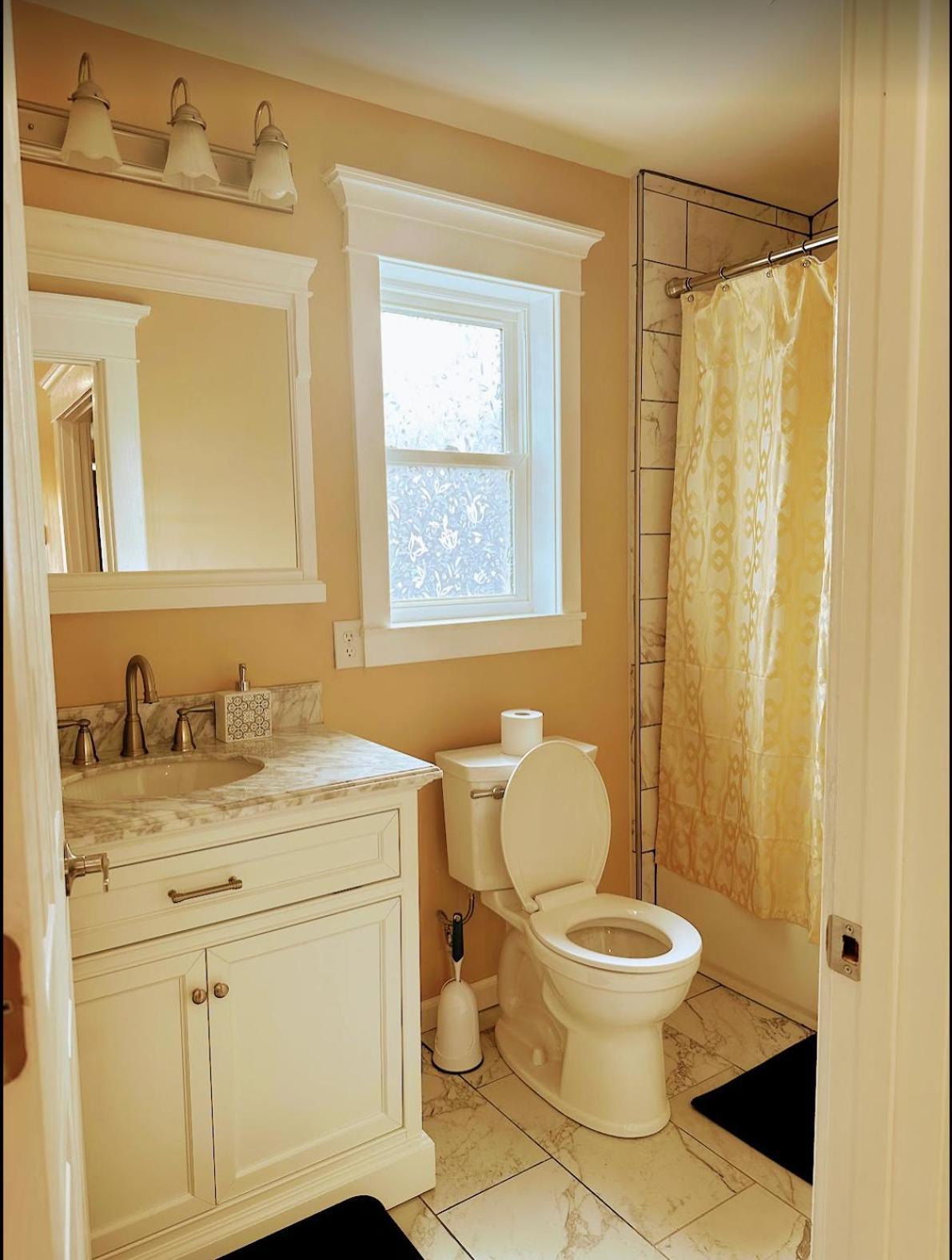 Delightful Dwelling Apartment *