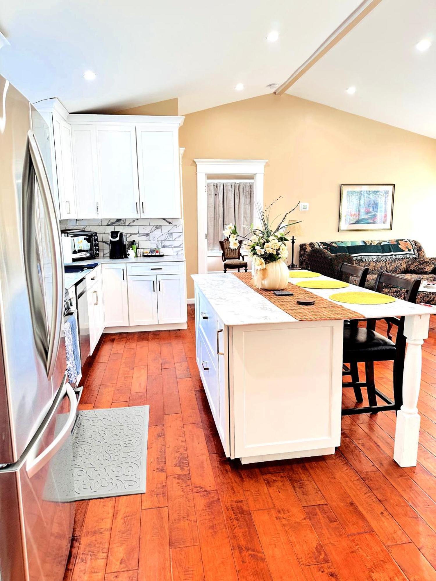 Delightful Dwelling Apartment *